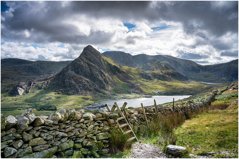 Tryfan, the stile and Llyn Ogwen, Tryfan, Llyn Ogwen, Snowdonia National Park, Wales