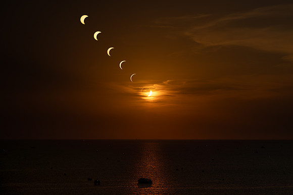 30 minute sequence of a total solar eclipse showing each of the phases ending in the diamond ring effect in Mallorca, Spain 2026